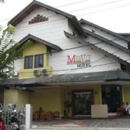 Mervit Hotel Padang  Exteriör bild