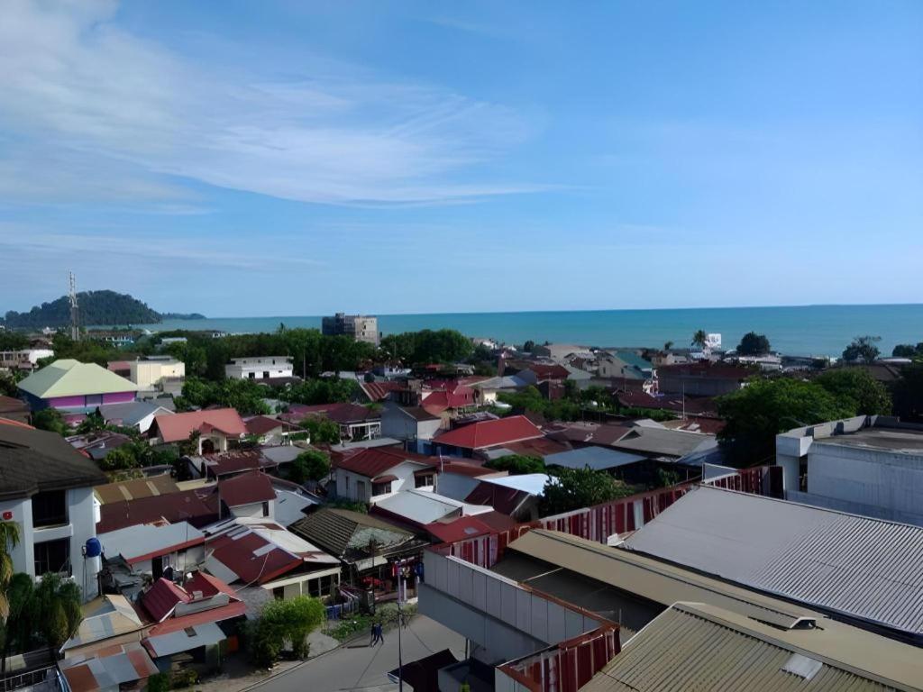 Mervit Hotel Padang  Exteriör bild